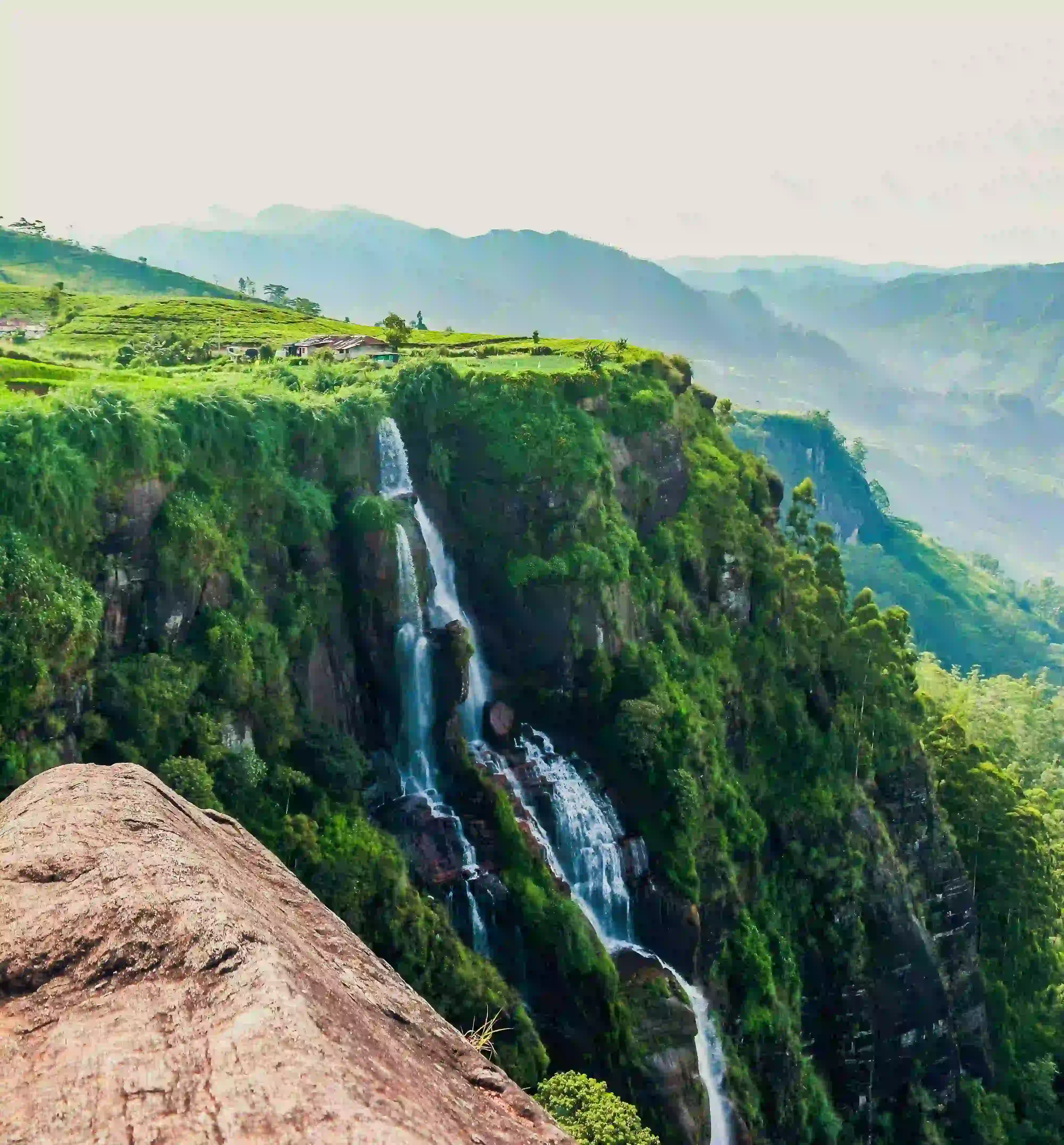 Gerandigini waterfall hiking in Ella